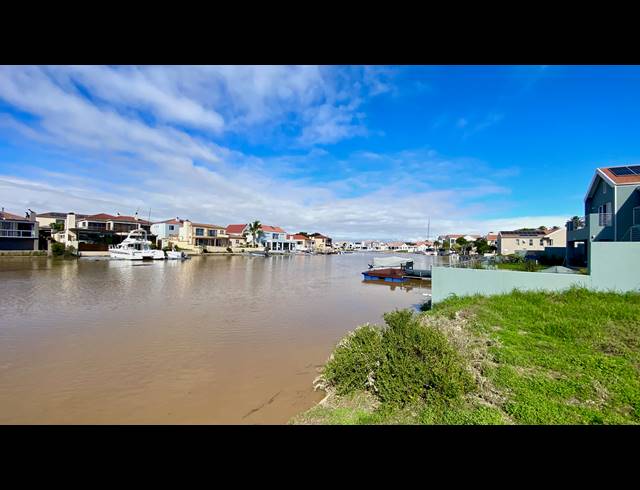1,069M² VACANT LAND FOR SALE IN PORT OWEN
